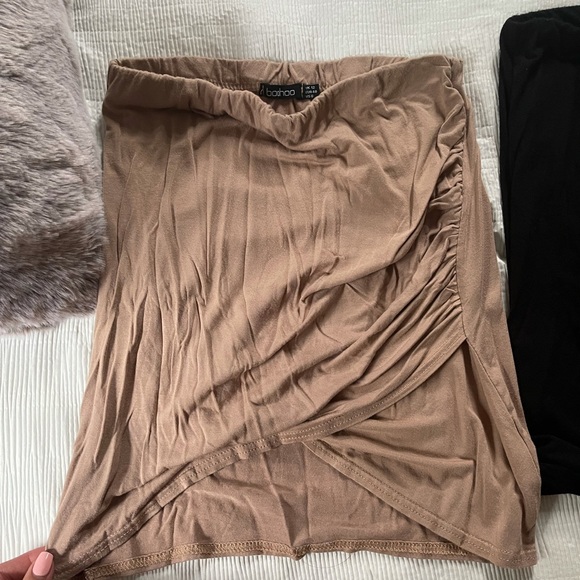 Two mini skirts - Picture 2 of 8